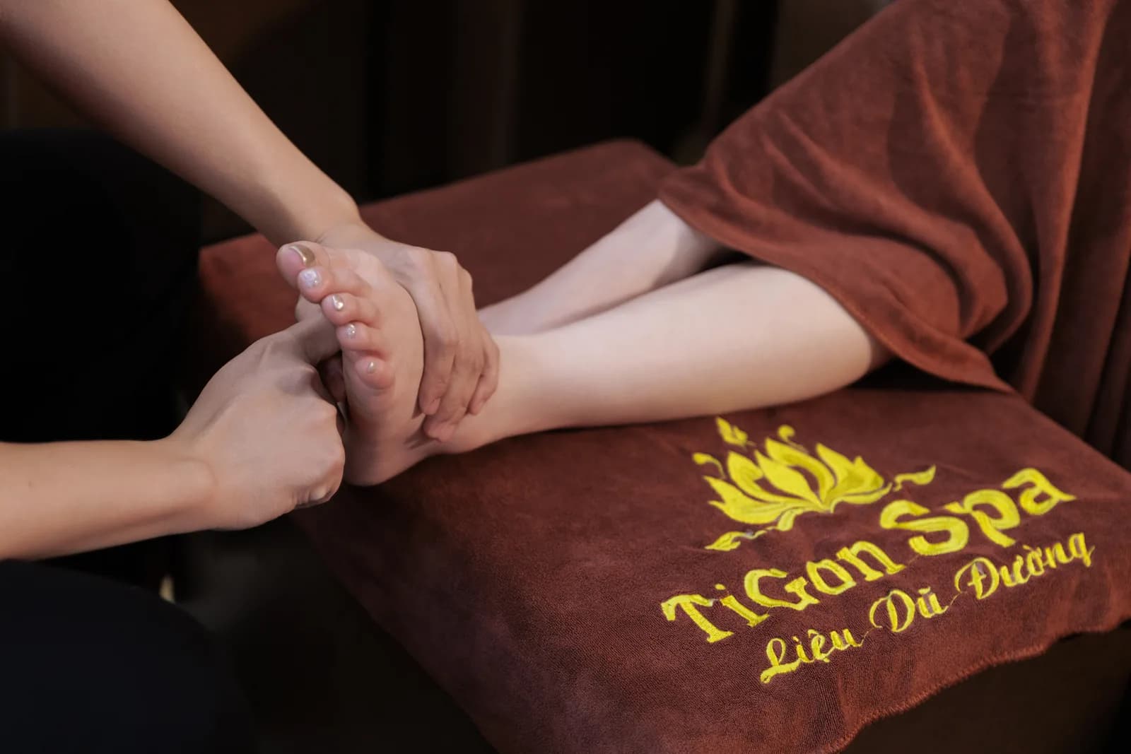 Massage chân ấn huyệt chuyên sâu